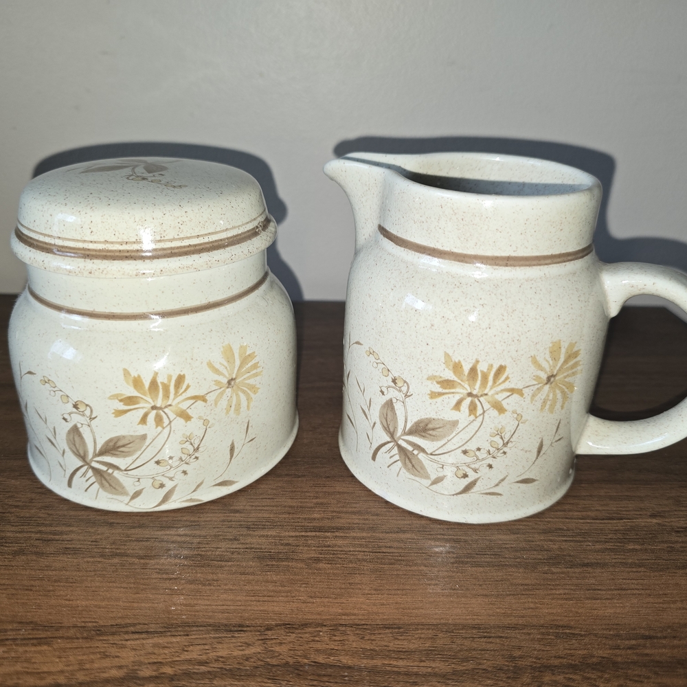 ROYAL DOULTON SANDSPRITE  LAMBETHWARE SERIES Vintage Cream and Sugar set